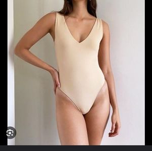 Aritzia Babaton contour v neck bodysuit S